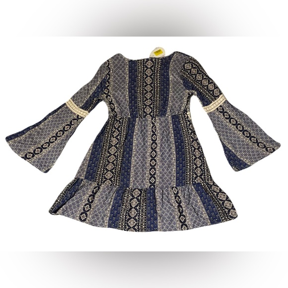 Women’s Size Small Bell Sleeves Tunic - Picture 3 of 5